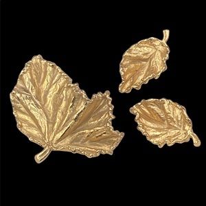 Vintage Napier Begonia Leaf Brooch Earring Set